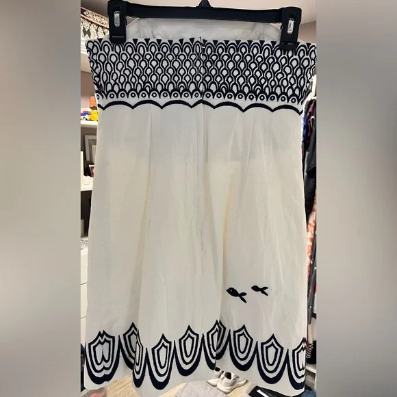 Lilly Pulitzer White Strapless Mini Dress with Navy Floral Embroidery - Picture 4 of 8
